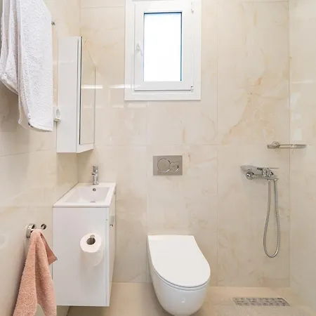 Melina's Апартаменты Каравомилос